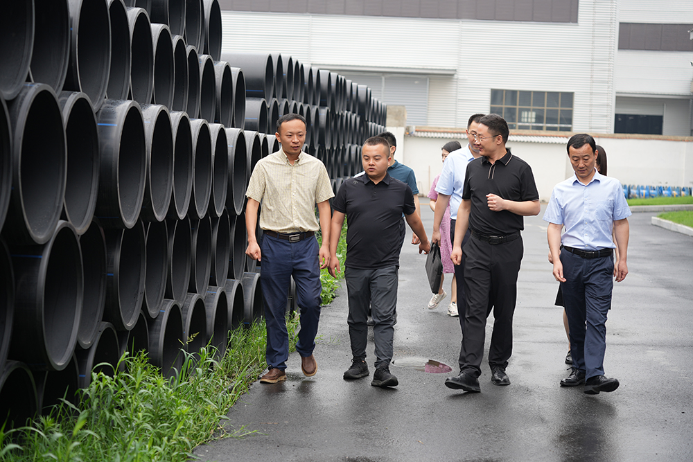 肥西縣桃花鎮(zhèn)政協(xié)聯(lián)絡組長韓雪松，鎮(zhèn)黨委副書記軒耀等一行蒞臨豪家股份調(diào)研交流2